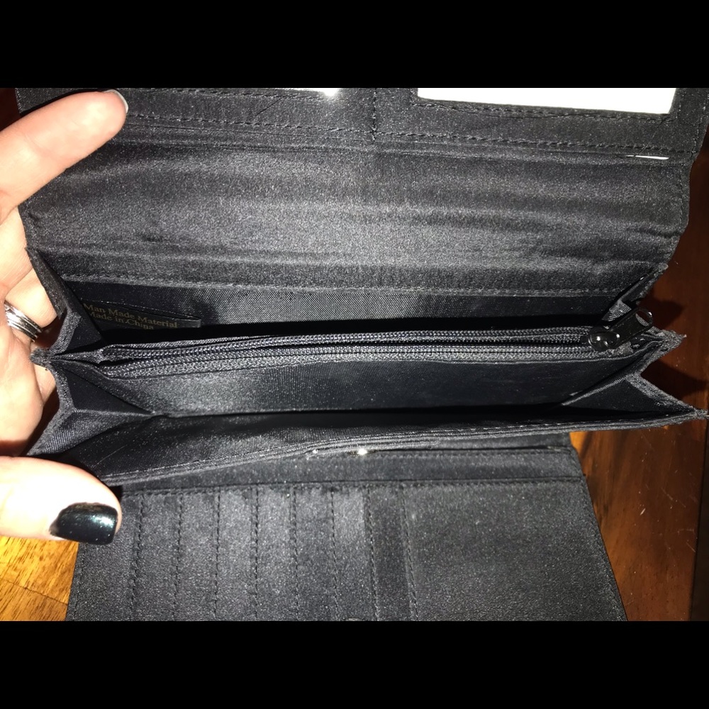 Kennith Cole Reaction Black and White Wallet - Picture 5 of 5